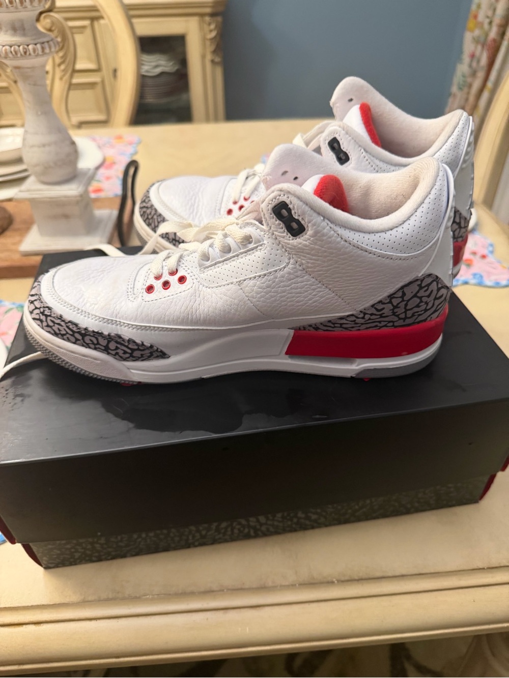 Nike Men’s Athletic Shoes White Black Red - Picture 2 of 9